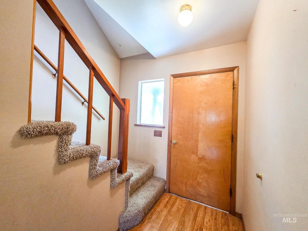 Photo of 1043 Arlington St, Pomeroy, WA 99347 (MLS # 98981899)