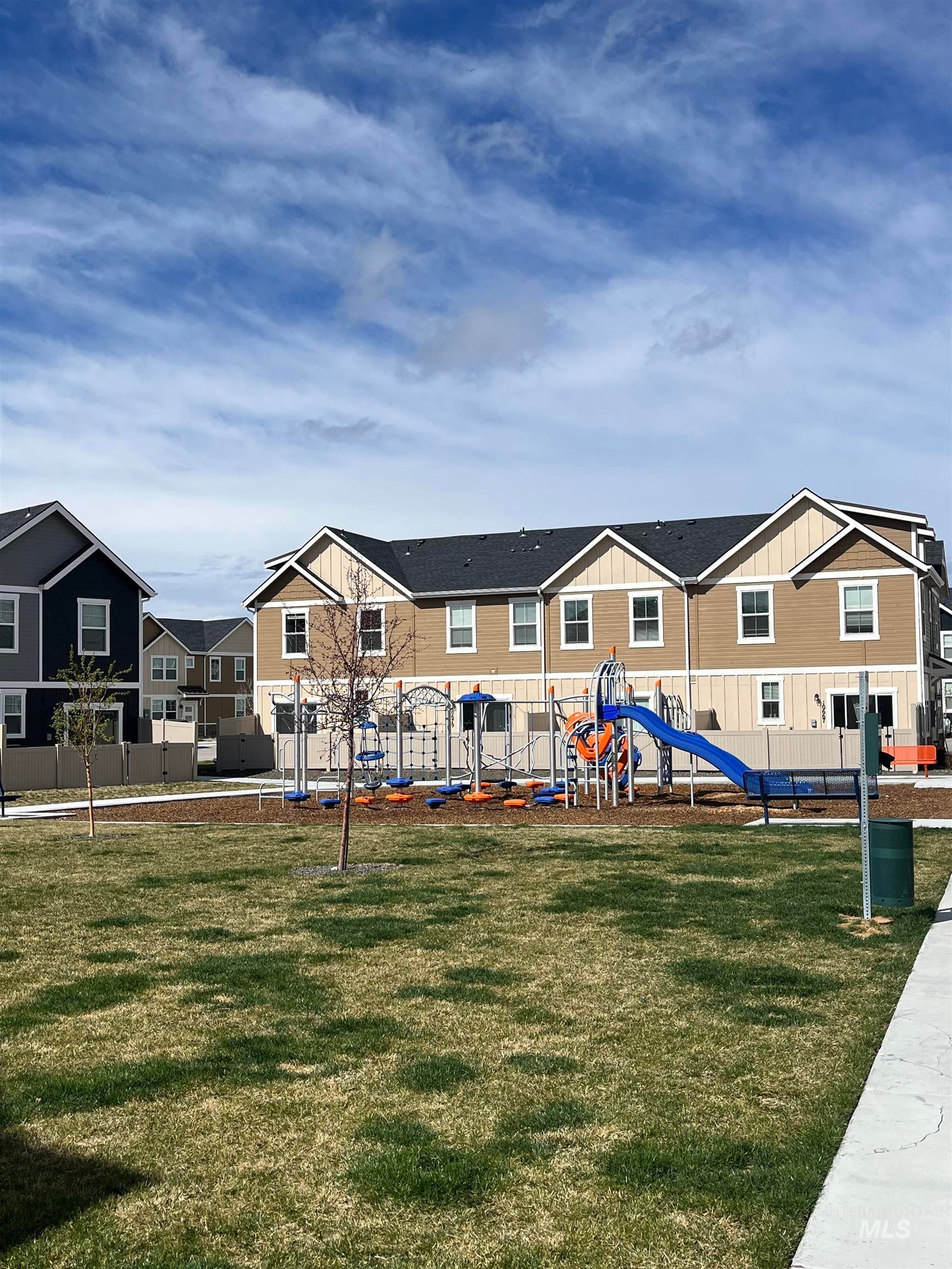 View of property's community featuring a residential view