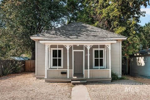 Photo of 219 14th Ave N Ave, Nampa, ID 83687 (MLS # 98960634)