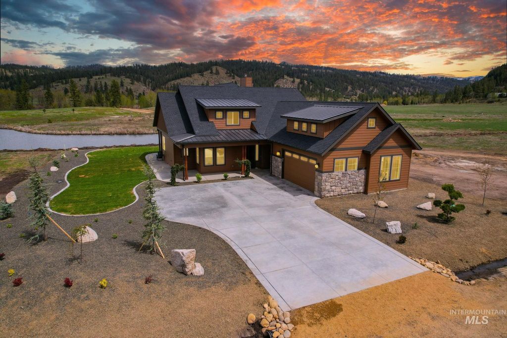 Photo of 38 Singing Springs Way, Garden Valley, ID 83622 (MLS # 98976312)