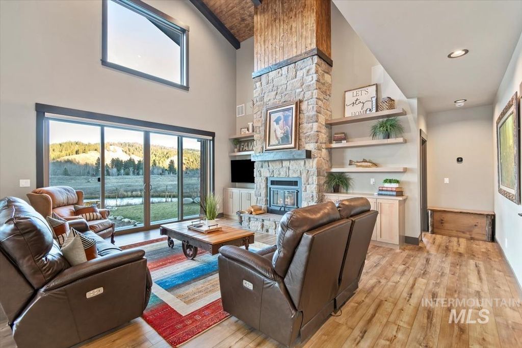 Photo of 38 Singing Springs Way, Garden Valley, ID 83622 (MLS # 98976312)