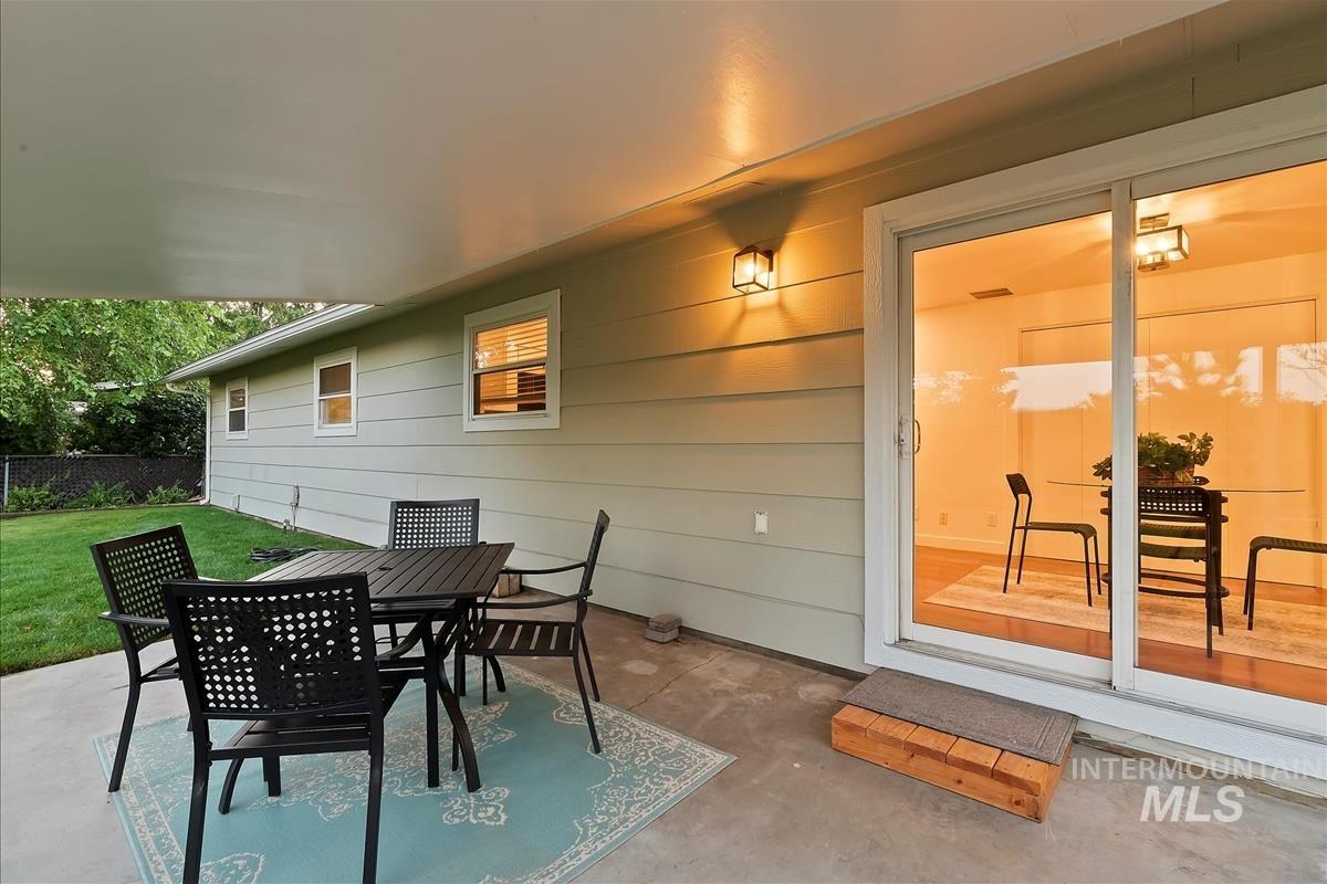 View of patio / terrace with outdoor dining space