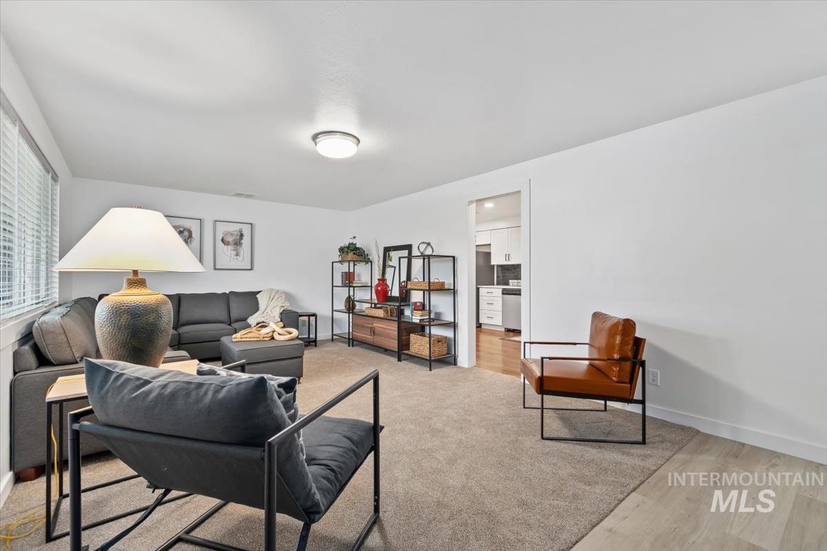 8475 W Westchester