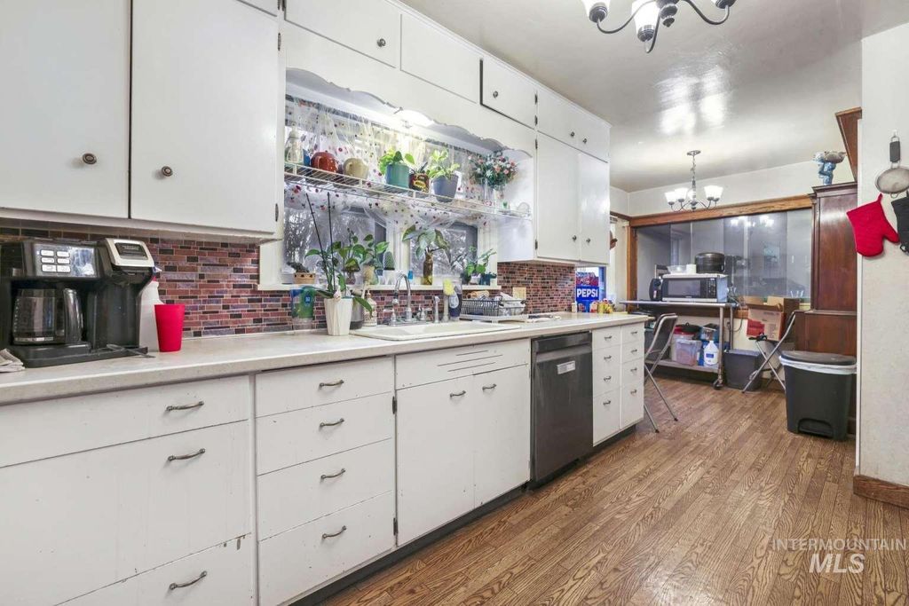 Photo of 203 9th Ave, Twin Falls, ID 83301 (MLS # 98970376)