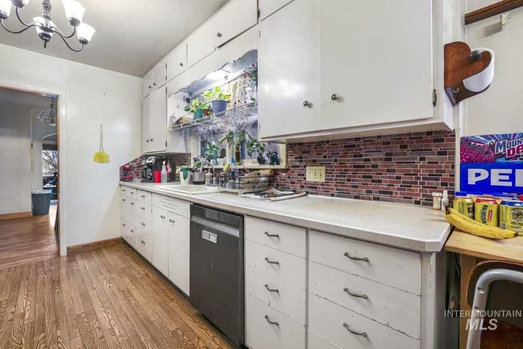 Photo of 203 9th Ave, Twin Falls, ID 83301 (MLS # 98970376)