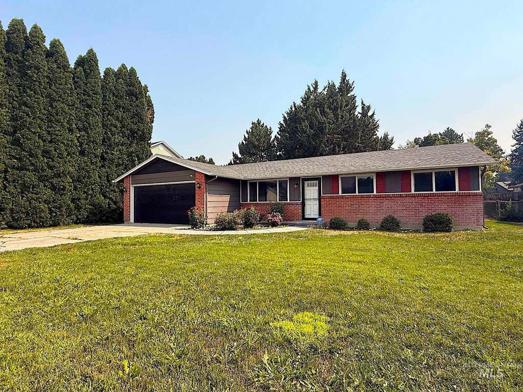 Photo of 803 Astor AVE, Nampa, ID 83651 (MLS # 98995548)