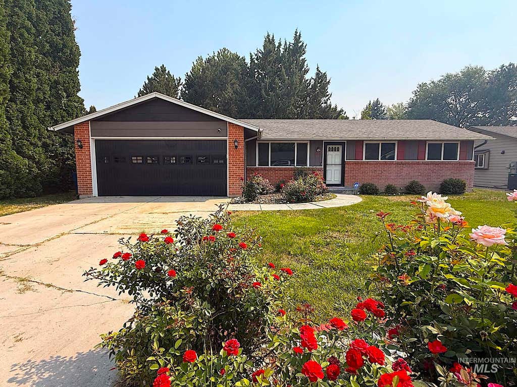 Photo of 803 Astor AVE, Nampa, ID 83651 (MLS # 98995548)
