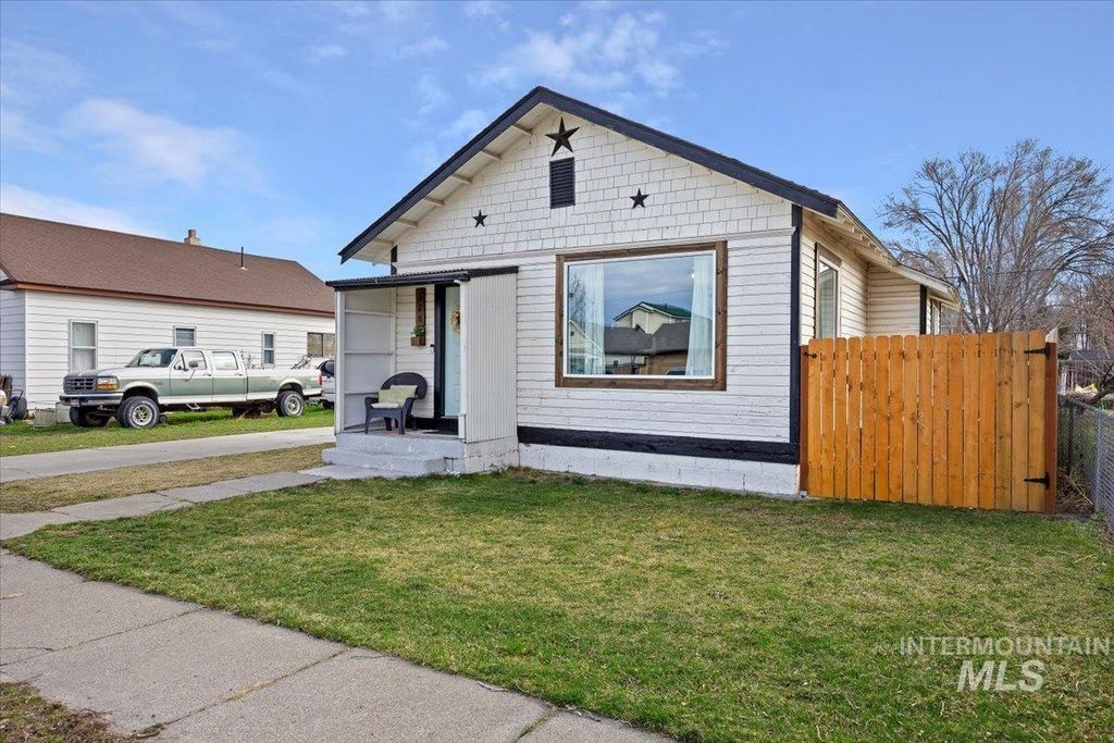 Photo of 326 Montana Street, Gooding, ID 83330 (MLS # 98977952)