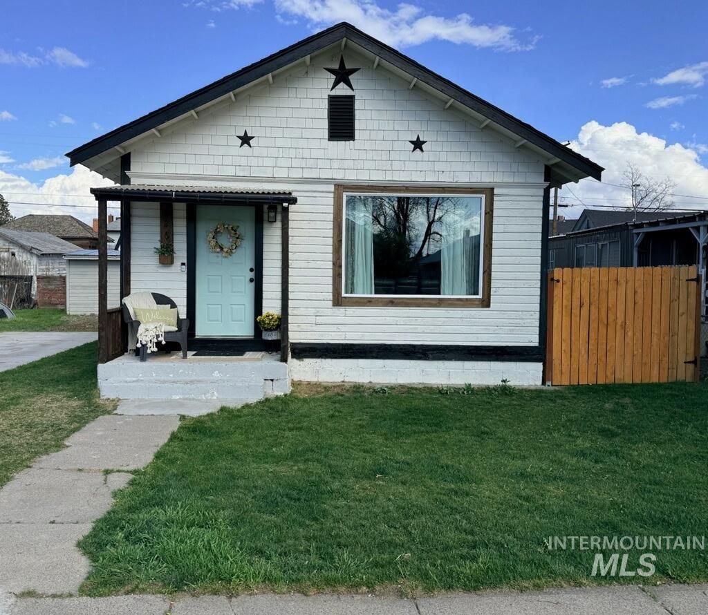 Photo of 326 Montana Street, Gooding, ID 83330 (MLS # 98977952)