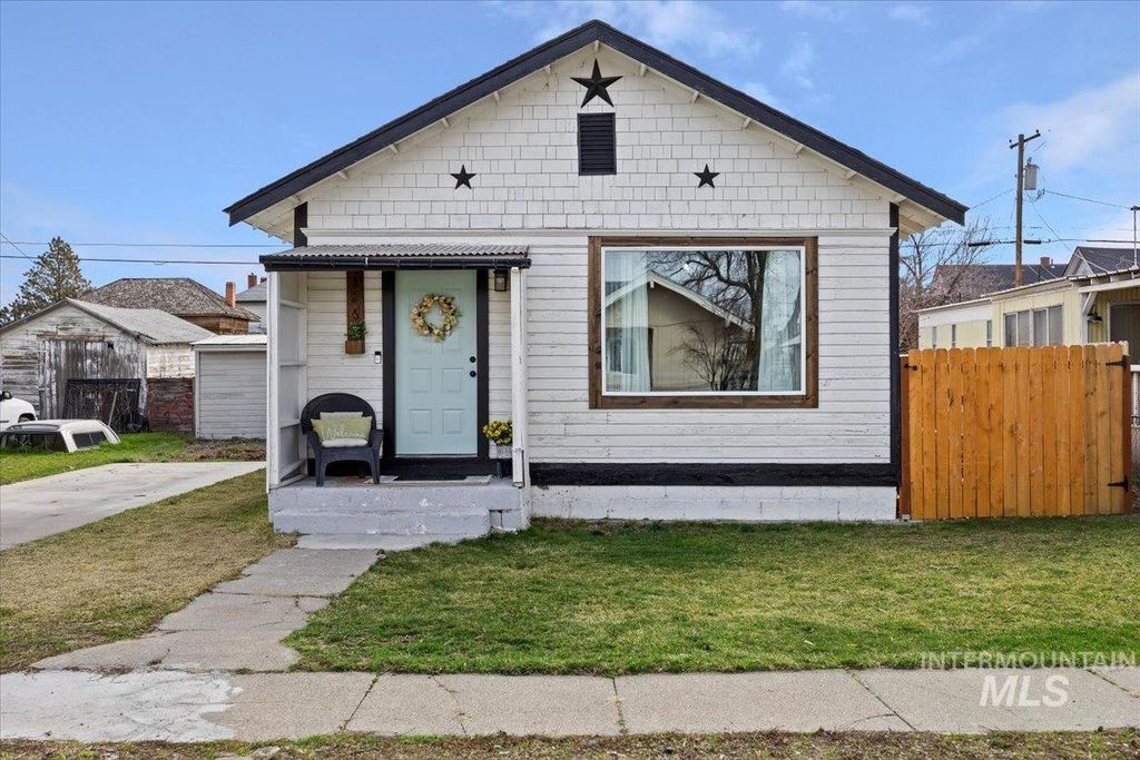 Photo of 326 Montana Street, Gooding, ID 83330 (MLS # 98977952)