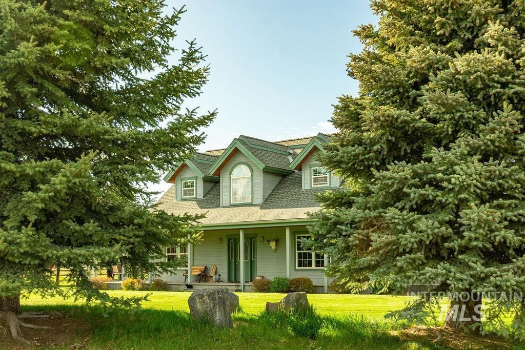 Photo of 101 Quail Ridge Drive, Shoshone, ID 83352 (MLS # 98947410)