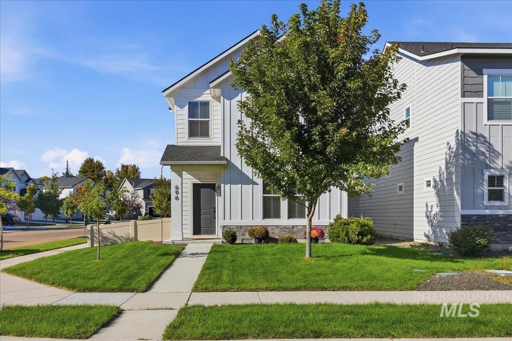 Photo of 696 E Springloyd St, Meridian, ID 83642 (MLS # 99000414)