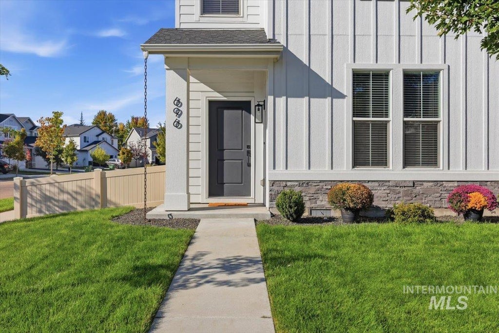 Photo of 696 E Springloyd St, Meridian, ID 83642 (MLS # 99000414)