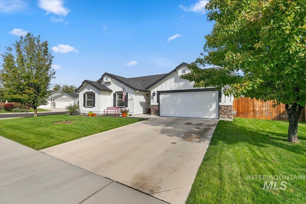 Photo of 1472 E Meadow Creek, Meridian, ID 83646 (MLS # 99000528)