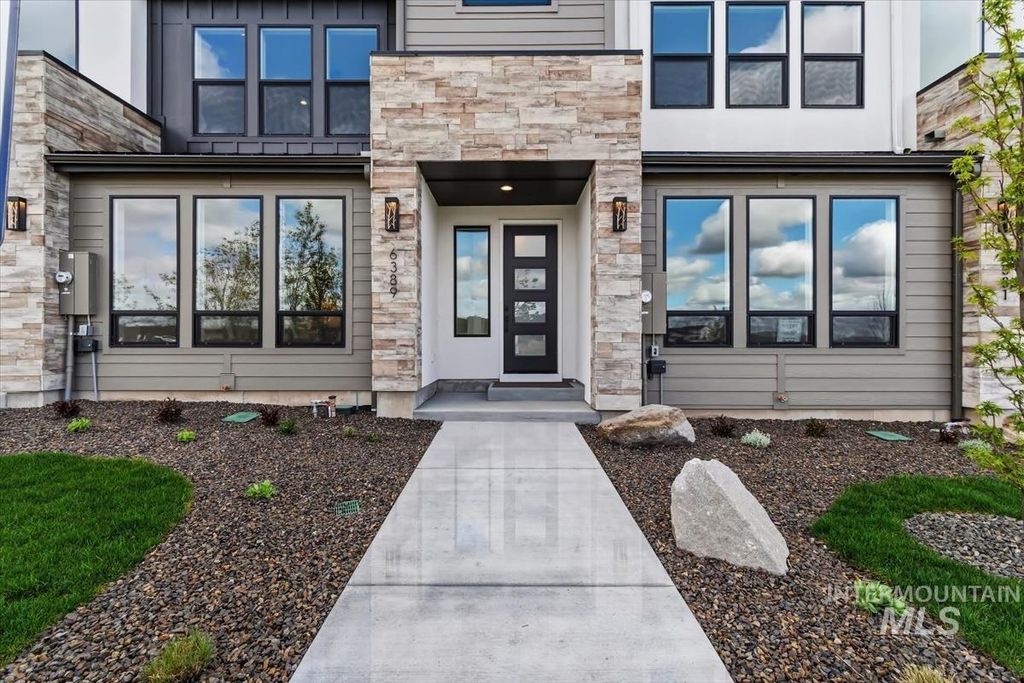 Photo of 6389 N Birch Run Ln, Eagle, ID 83616 (MLS # 98983875)