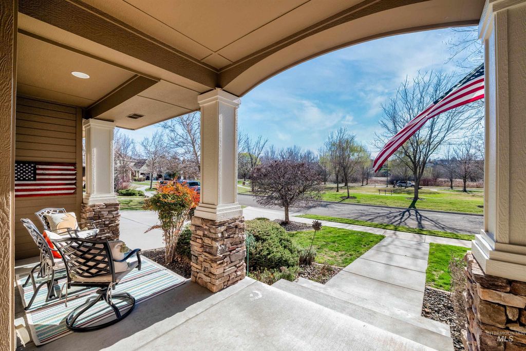 Photo of 4998 W Parklane Dr, Boise, ID 83714 (MLS # 98978822)