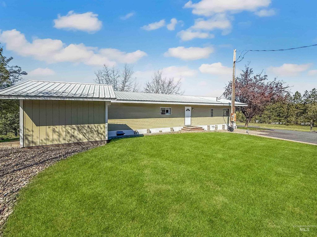 Photo of 1226 Larson Rd, Moscow, ID 83843 (MLS # 98984305)