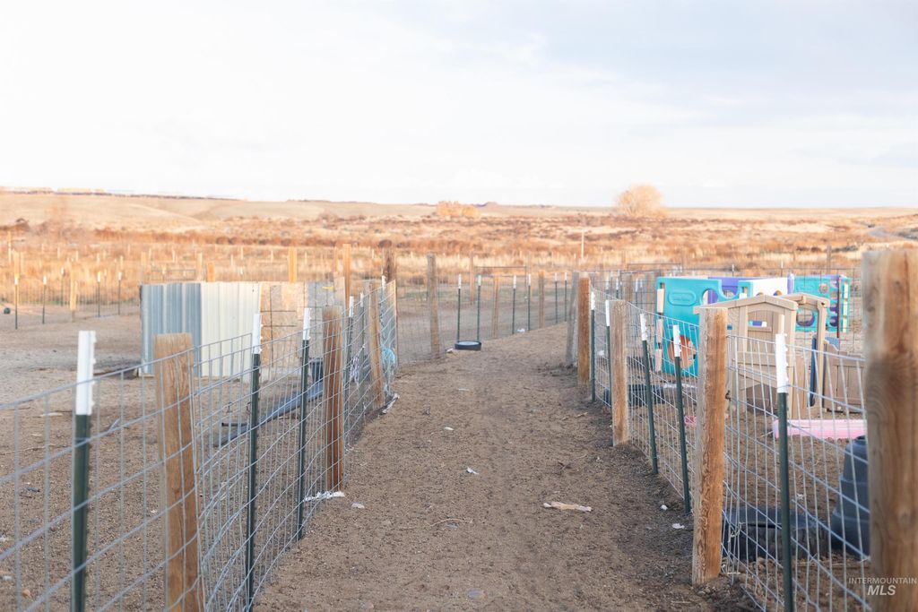 Photo of 1400 Anderson Corner Rd, Parma, ID 83660 (MLS # 98967945)