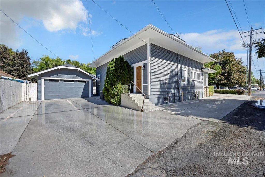 Photo of 727 Shoshone St N St, Twin Falls, ID 83301 (MLS # 98962110)