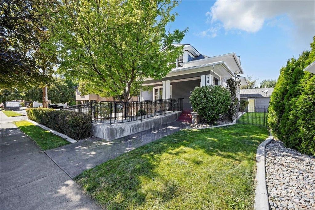 Photo of 727 Shoshone St N St, Twin Falls, ID 83301 (MLS # 98962110)