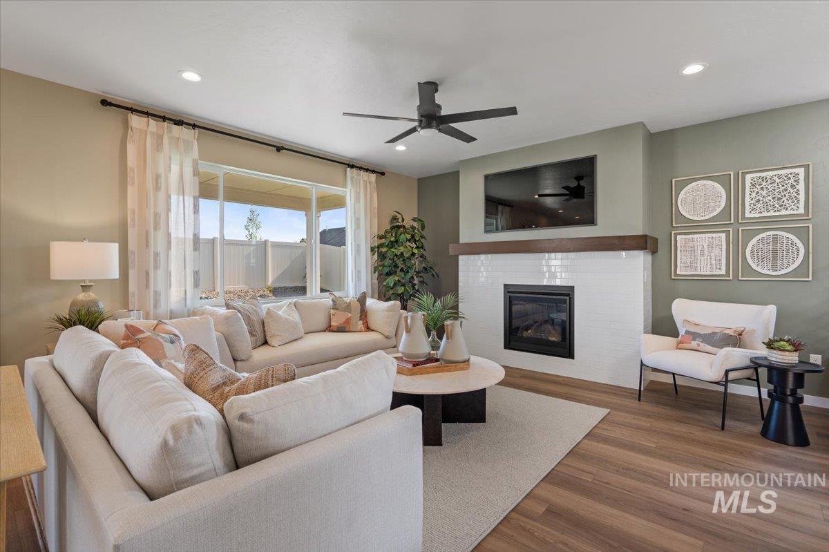 1395 Stirling Meadows St