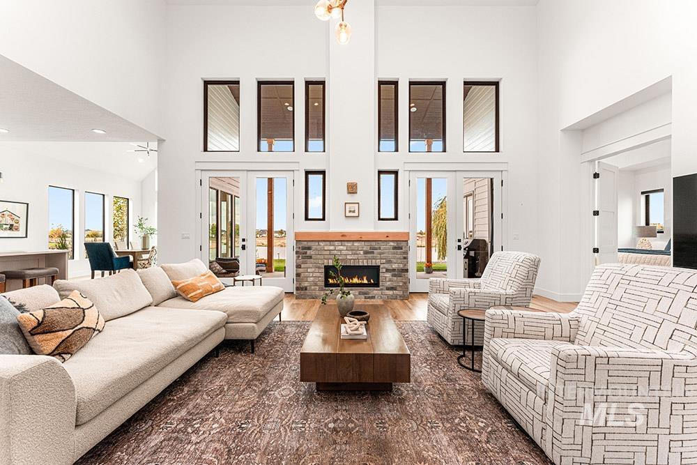 6284 Salmon Falls