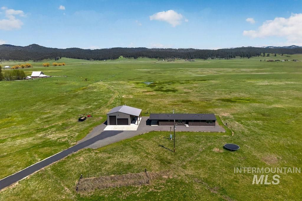 Photo of 13100 Farm To Market Road, Donnelly, ID 83615 (MLS # 98985444)