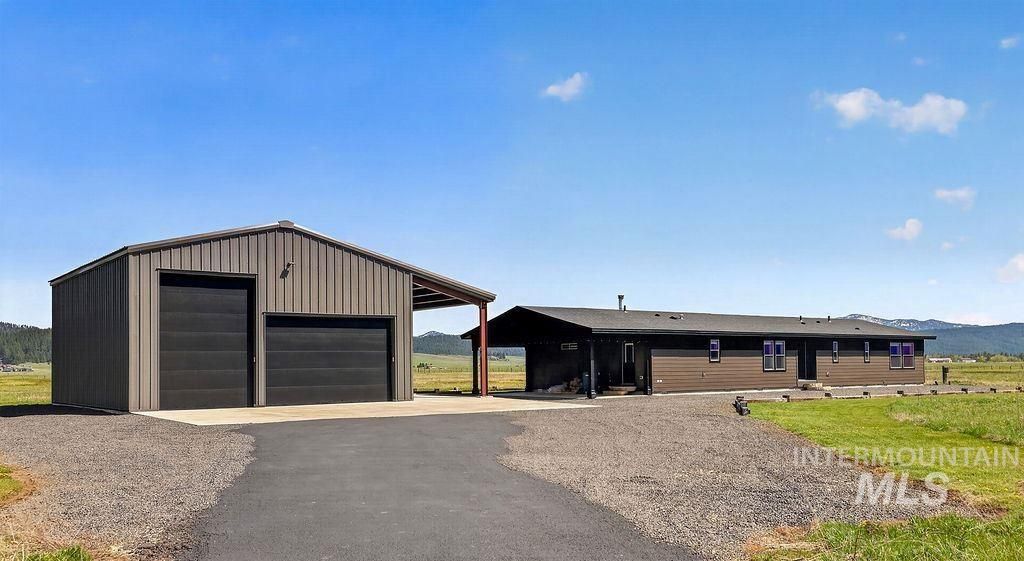 Photo of 13100 Farm To Market Road, Donnelly, ID 83615 (MLS # 98985444)