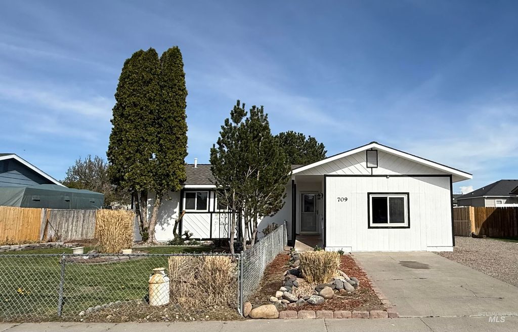 Photo of 709 Locust St, Kimberly, ID 83341 (MLS # 98981494)
