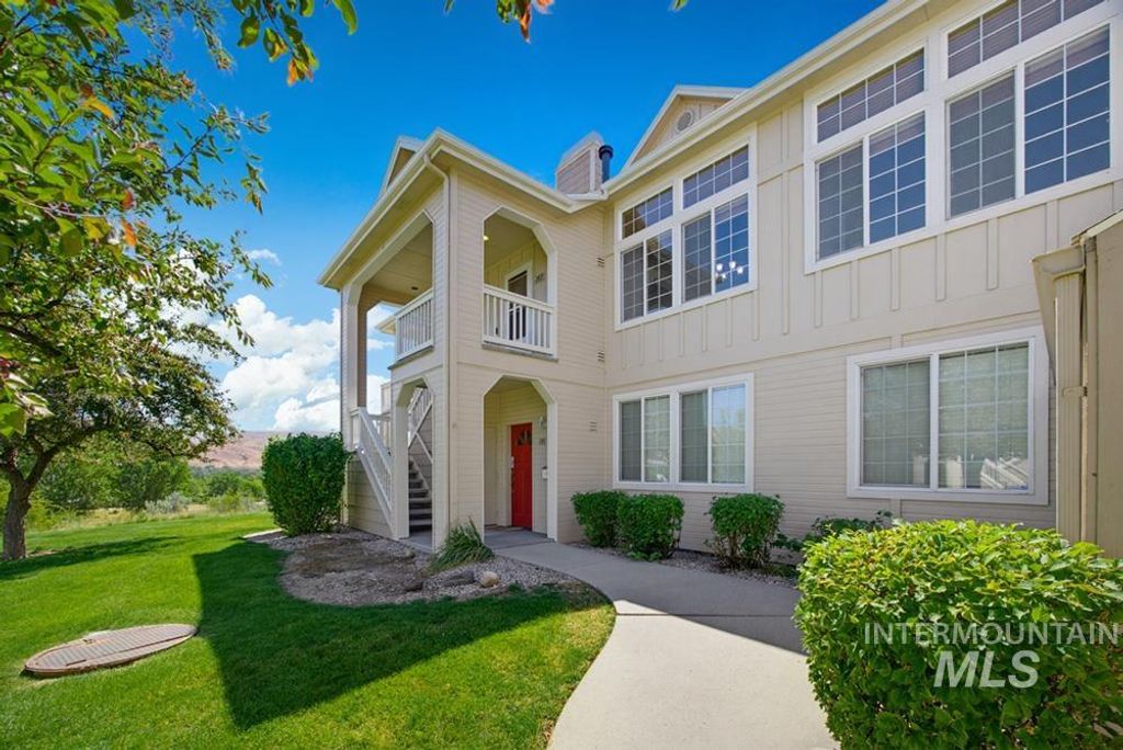 Photo of 5170 S Surprise Way #Apt 202, Boise, ID 83716 (MLS # 98990808)