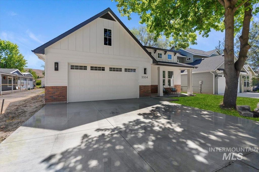 Photo of 3304 N 39th St, Boise, ID 83703 (MLS # 98986476)