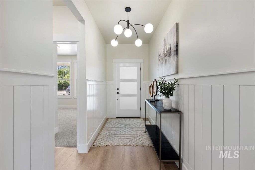 Photo of 3304 N 39th St, Boise, ID 83703 (MLS # 98986476)