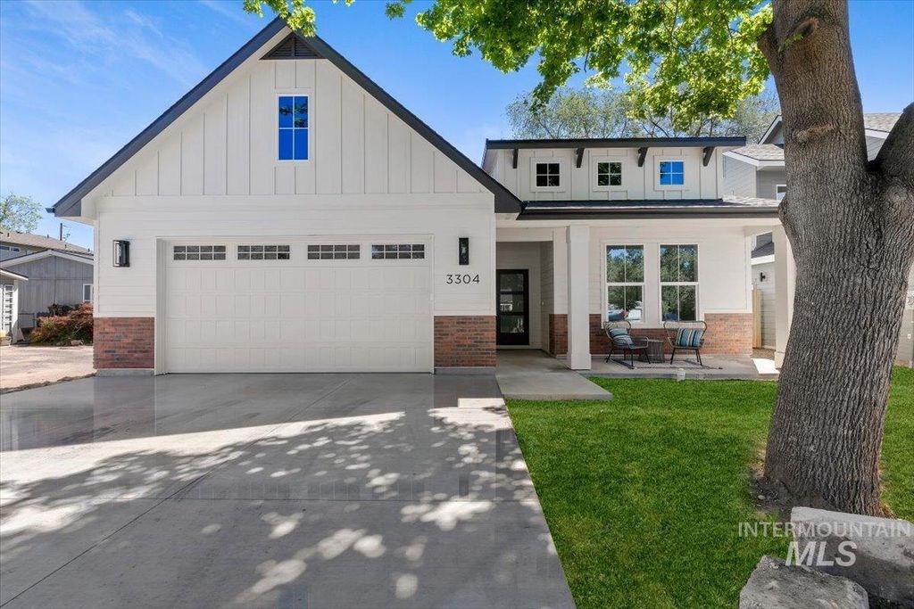 Photo of 3304 N 39th St, Boise, ID 83703 (MLS # 98986476)