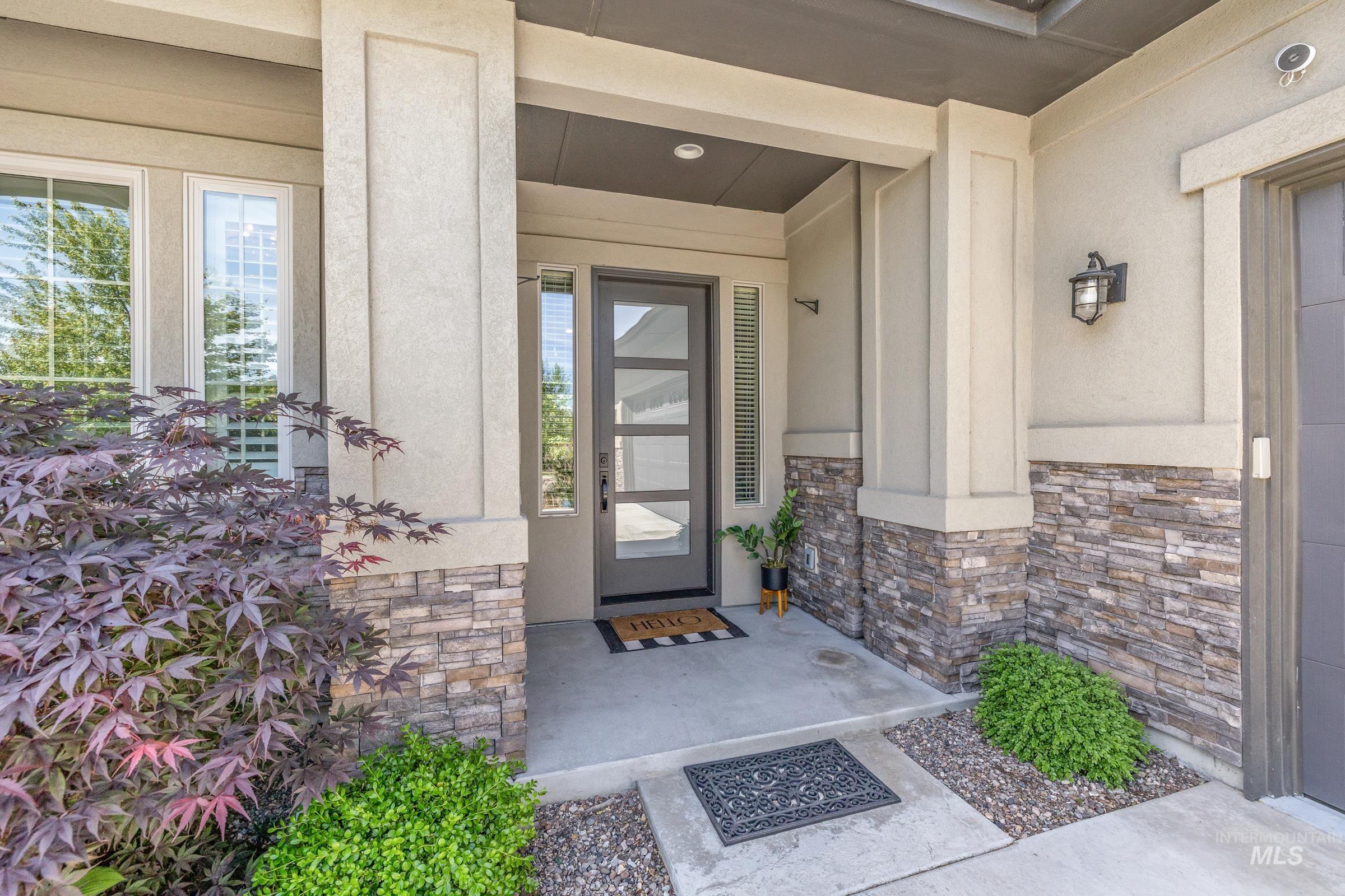 983 W Water Vista St
