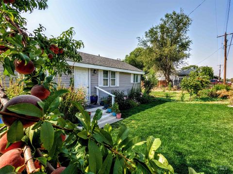 595 S 14th E Mountain Home ID 83647