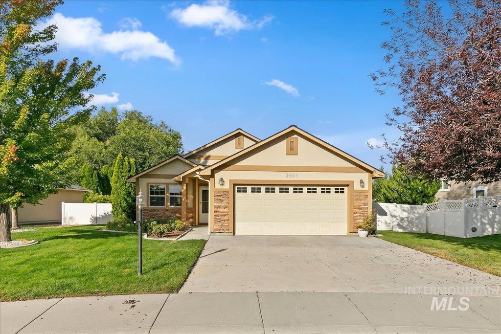 Photo of 3809 S Edgeview Dr, Nampa, ID 83686 (MLS # 99000535)