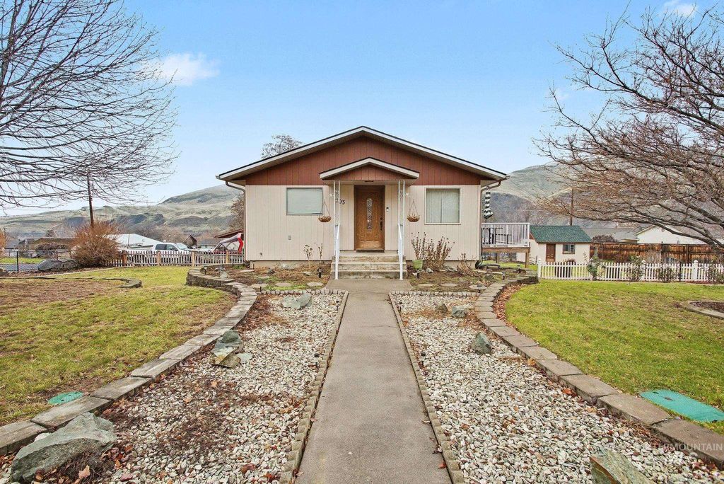 Photo of 1103 3rd Street, Asotin, WA 99402 (MLS # 98971109)