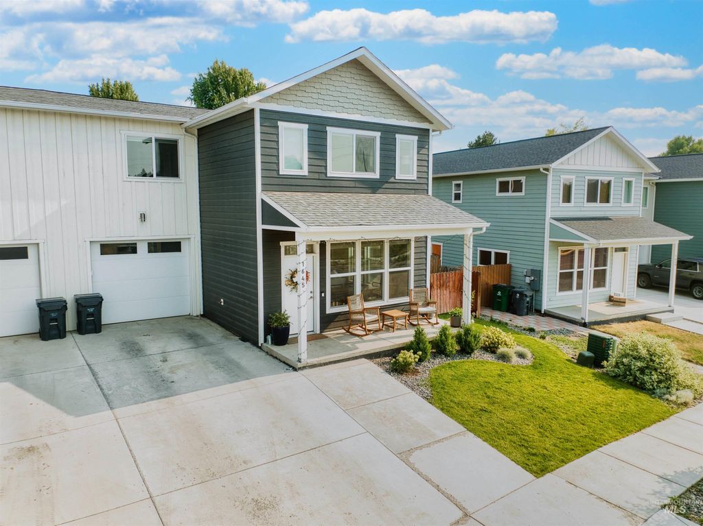Photo of 1645 E Third St, Moscow, ID 83843 (MLS # 98961245)