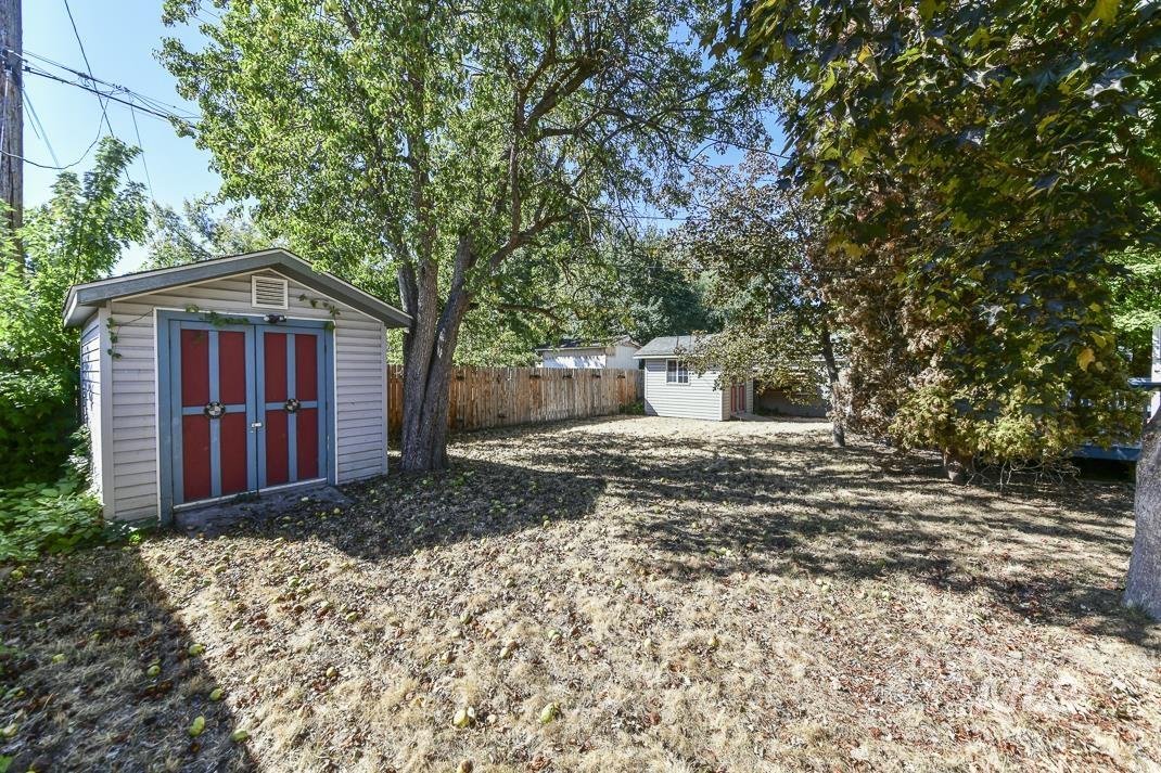 View of yard featuring a storage shed