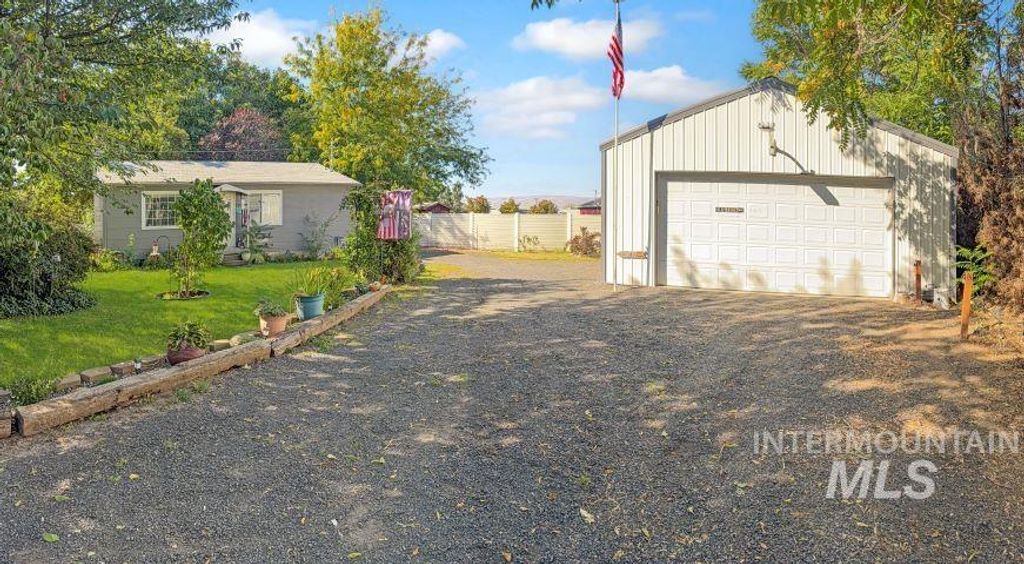 Photo of 1207 Cedar Ave, Lewiston, ID 83501 (MLS # 98961547)