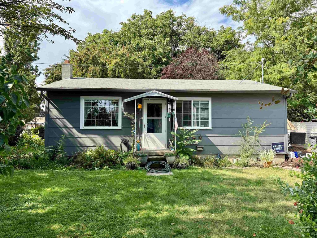Photo of 1207 Cedar Ave, Lewiston, ID 83501 (MLS # 98961547)