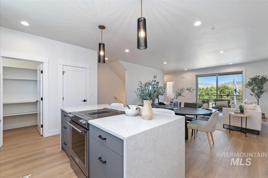 Photo of 1709 S Federal Way, Boise, ID 83705 (MLS # 98986465)