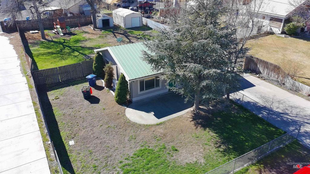 Photo of 743 Lawrence Ave, Twin Falls, ID 83301 (MLS # 98977291)