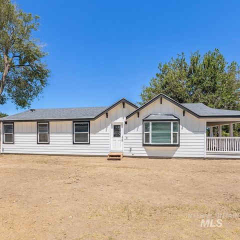 Photo of 320 E Aruthur Ave, Glenns Ferry, ID 83623 (MLS # 98953952)