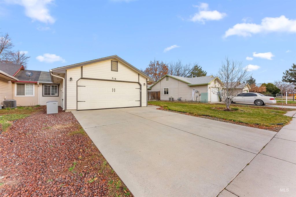 Photo of 716 E Maryland Ave, Nampa, ID 83686 (MLS # 98968989)