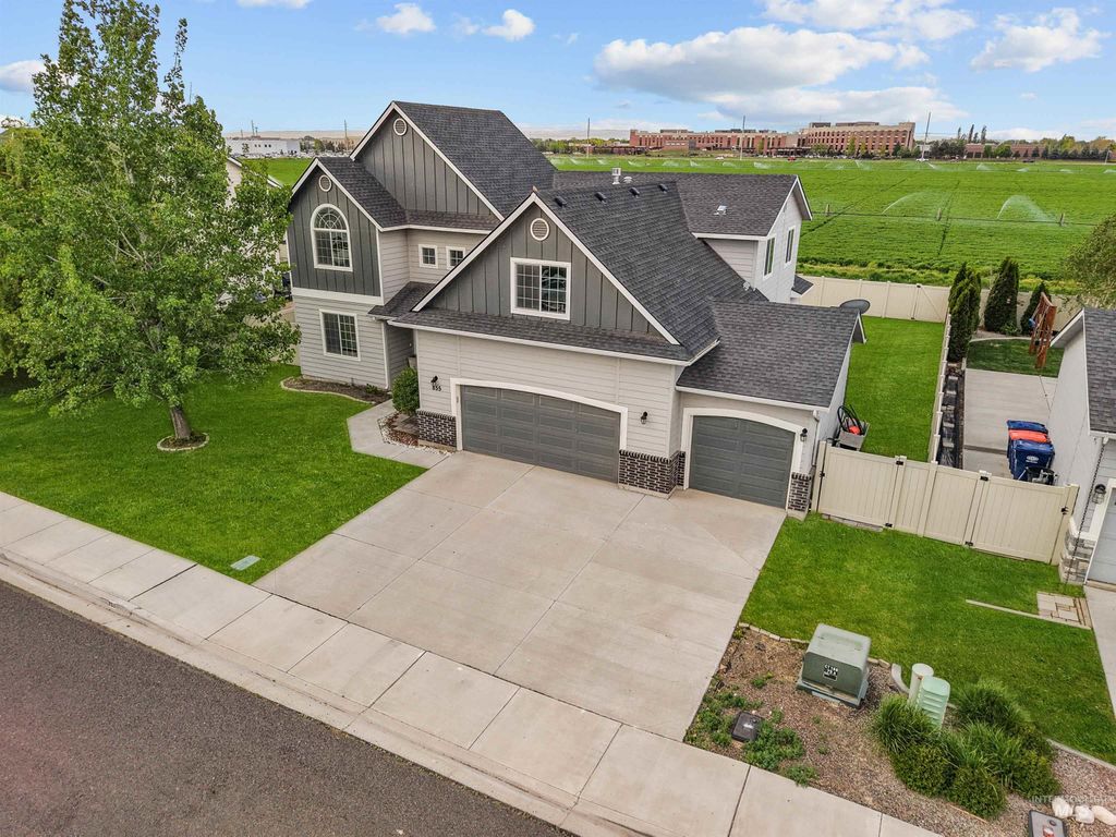 Photo of 855 Canyon Crest Dr, Twin Falls, ID 83301 (MLS # 98985234)