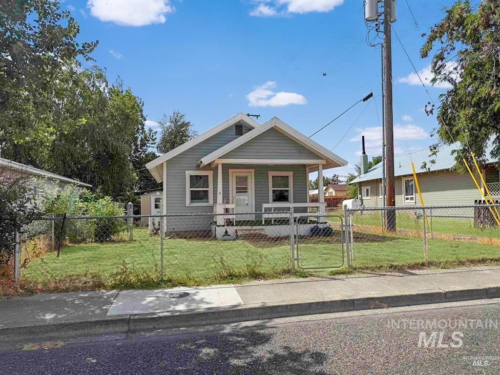 Photo of 309 Poplar St, Clarkston, WA 99403 (MLS # 98957009)