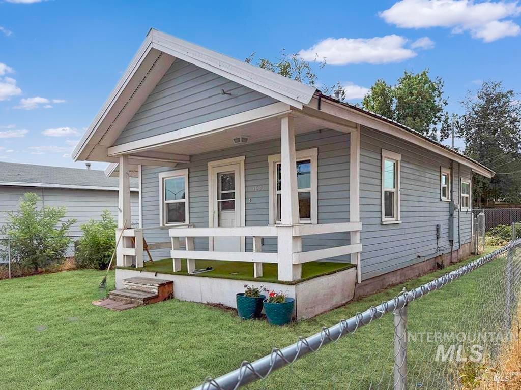 Photo of 309 Poplar St, Clarkston, WA 99403 (MLS # 98957009)