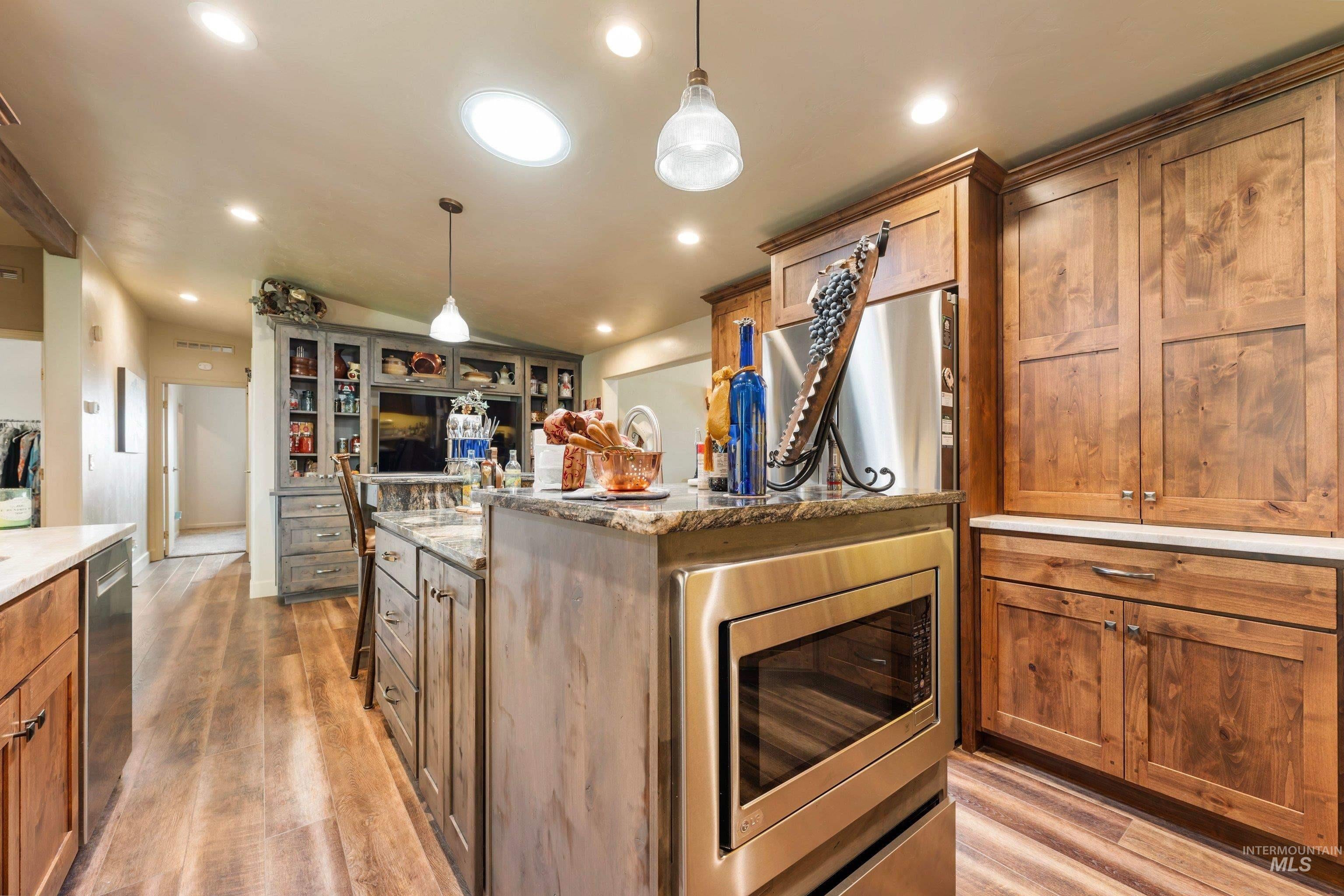 2370 W Lake Hazel Rd