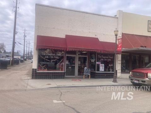 Photo of 431 State St, Weiser, ID 83672 (MLS # 98974816)